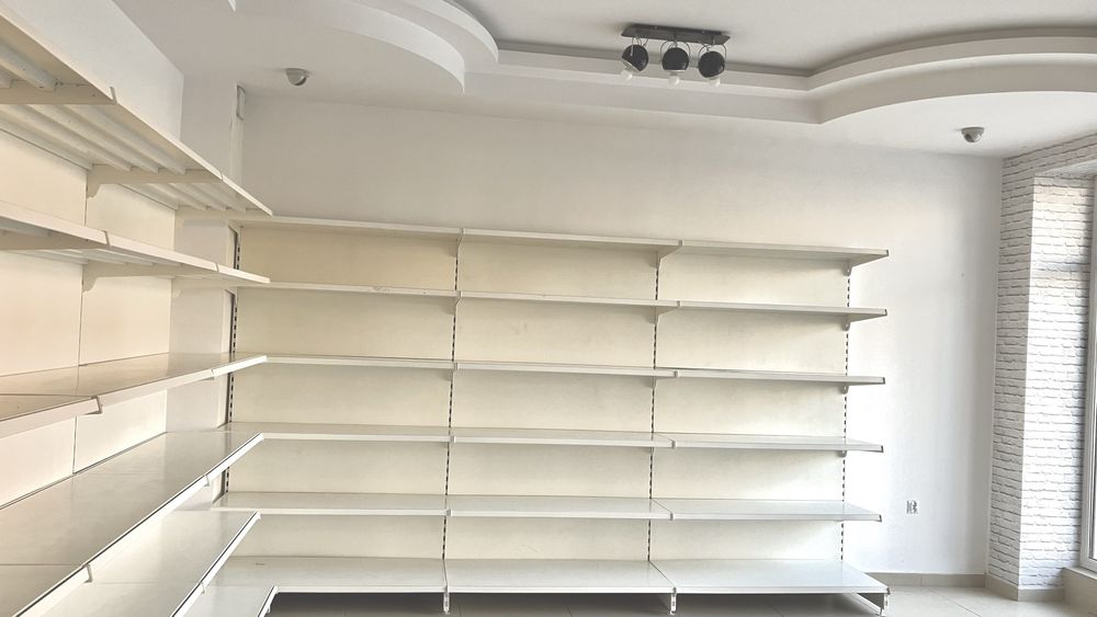 Regaly metalowe przyścienne