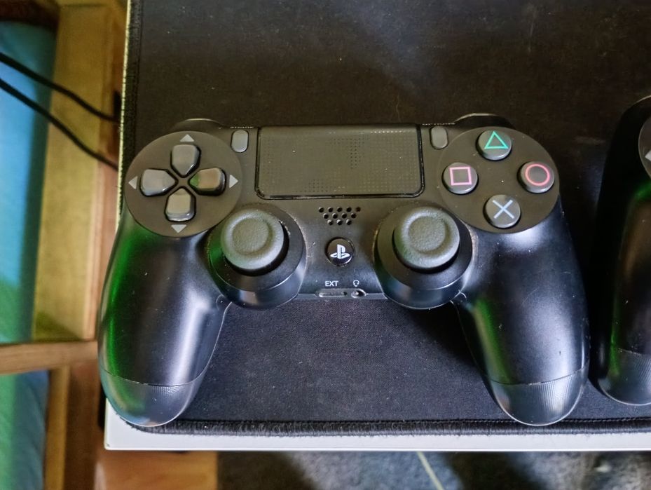 Dwa kontrolery dualshock 4 oryginalne
