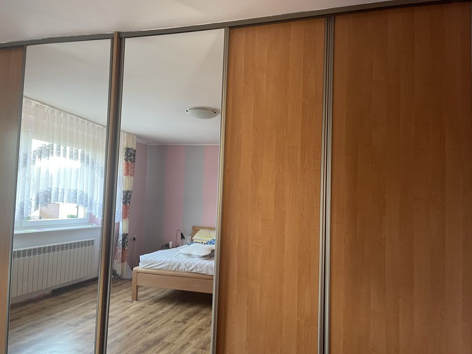 Szafa z drzwiami przesufanymi