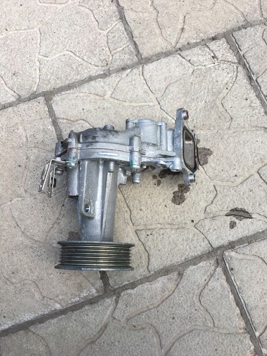 Помпа водяная Jeep Cherokee KL 2.0 турбо