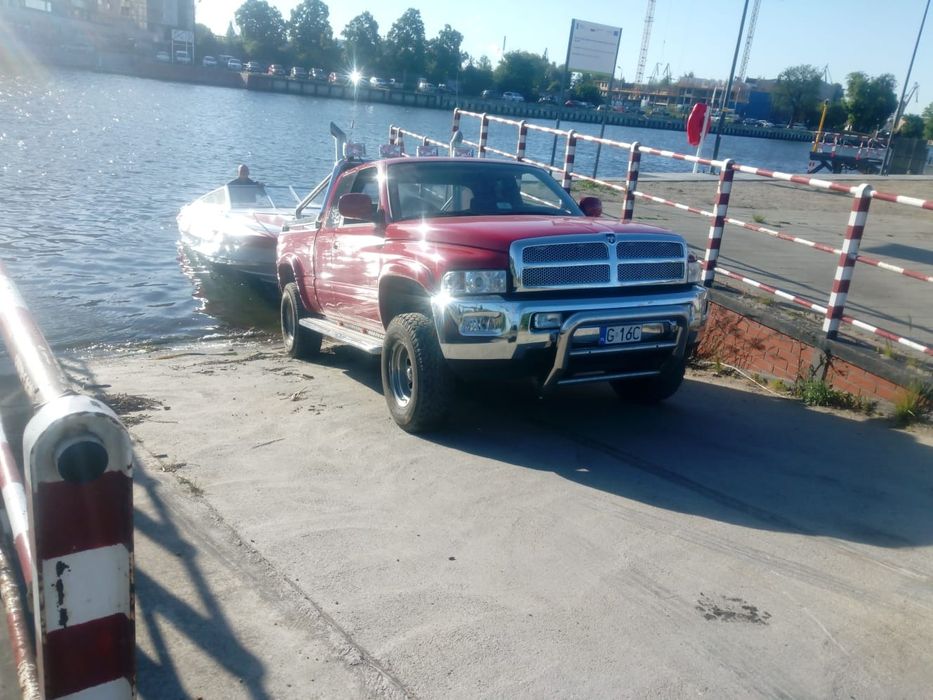 Transport łodzi , jachtów , samochód , maszyn