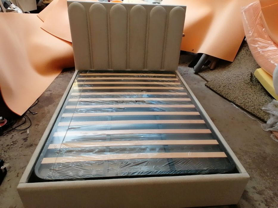 Cama nova estofada a tecido