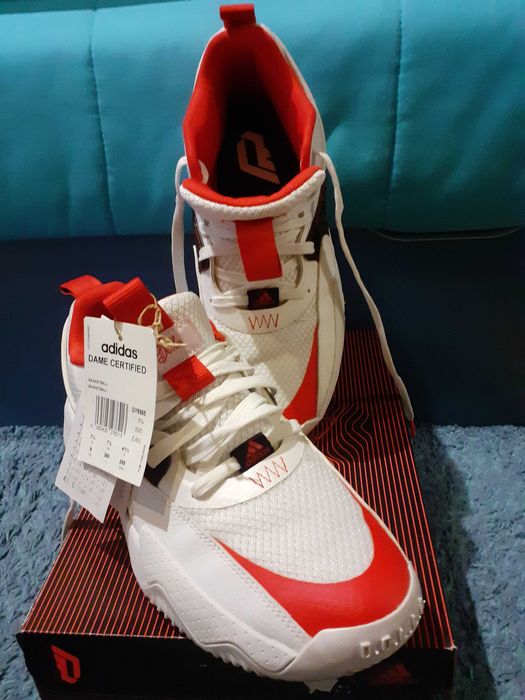 adidas Dame Certified brancos
Sapatilhas Basquetebol