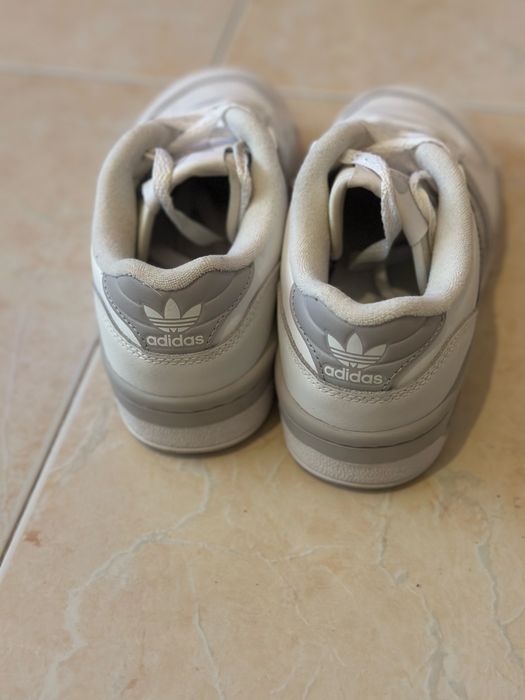 Ténis Adidas Rivalry Low