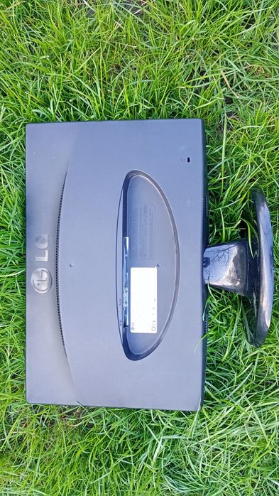 Монітор LG Flatron W1943C 19” б/у, чудовий стан, з усіма кабелями