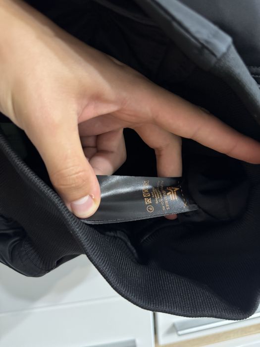 Продам бомбер Alpha Industries