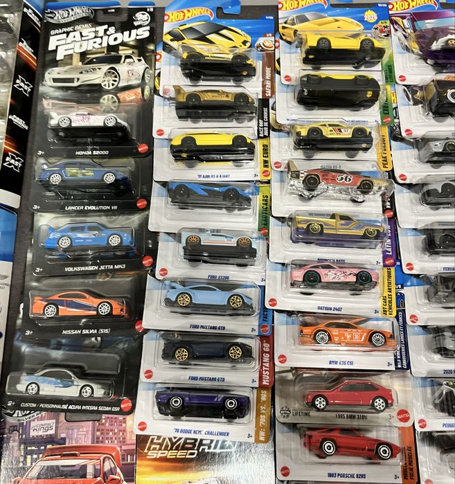 Hot wheels variados