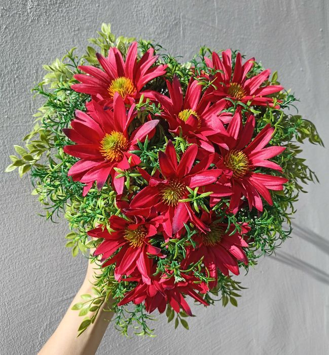 Stroik Nagrobny Serce Czerwone | 2X Znicz Biały | Stabilizowany