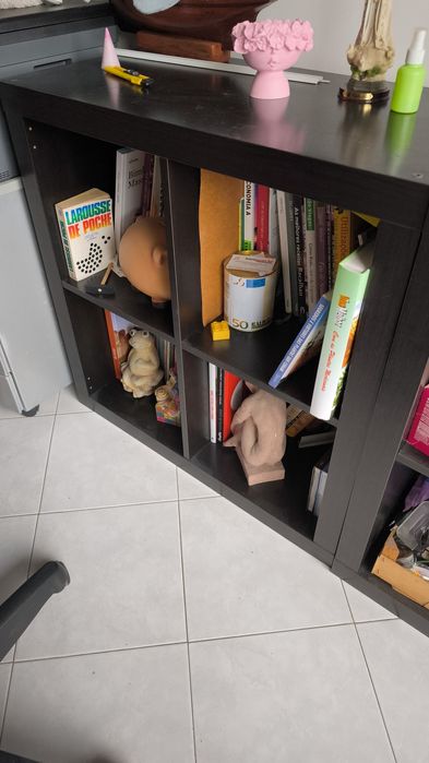 2 módulos de 4 kallax  1 de 8 conforme se vê nas fotos