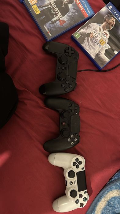 PS4 + bolsa + comandos e jogos