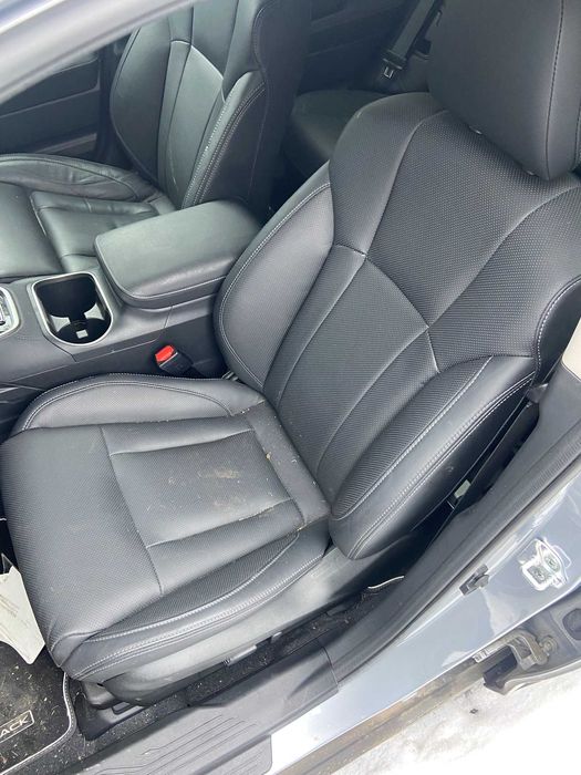 Komplet foteli z boczkami FOTELE SKÓRA Subaru Outback VI BT