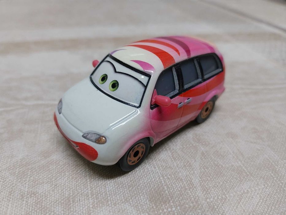 CARS / Disney / Pixar – CLAIRE GUN'ZER