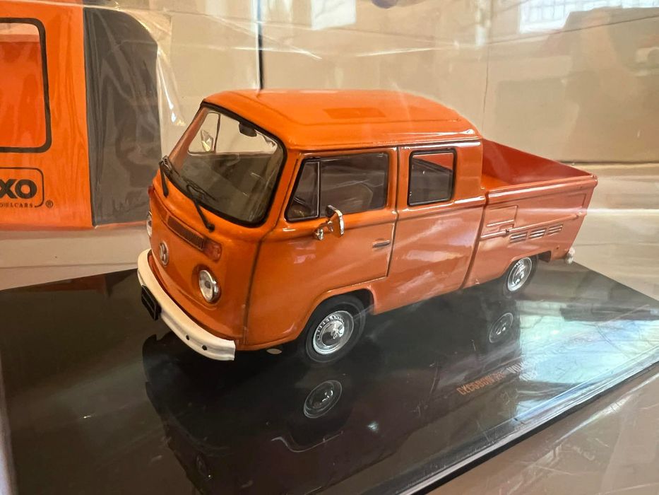 Volkswagen T2B Double Cabin (1:43) IXO