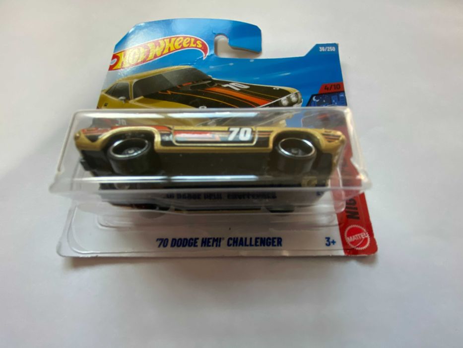 Hot wheels 70 Dodge Hemi Challenger