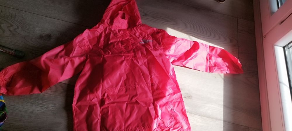R.122 128 różowa kurtka przeciwdeszczowa dla dziewczynki