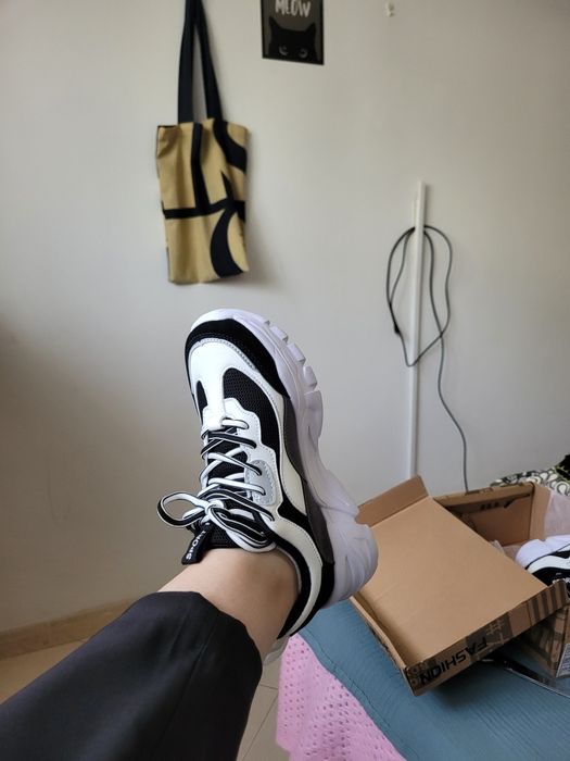 Vendo 2 ténis NOVOS