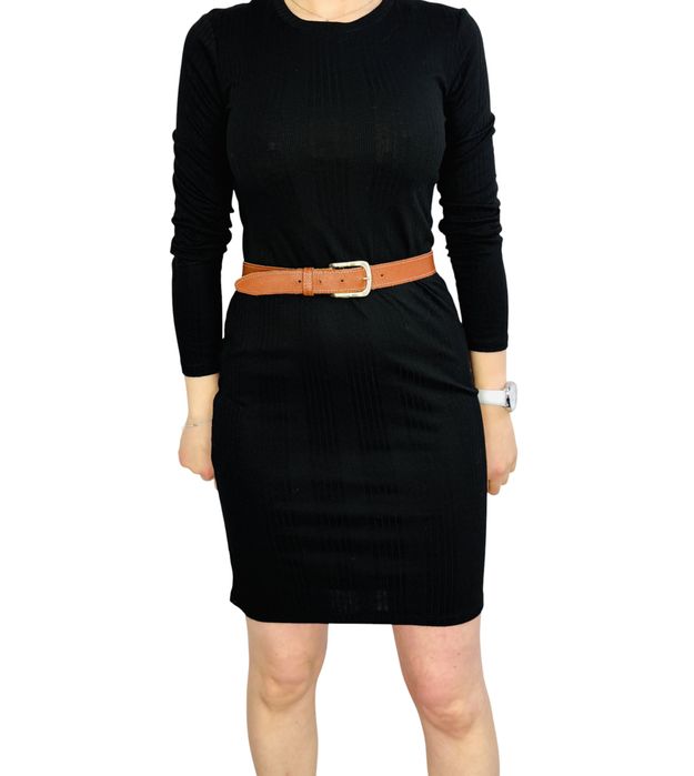 Czarna dopasowana sukienka prążkowana S 36