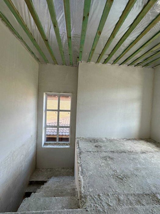 Стильний будинок з прямим вихідом в ліс