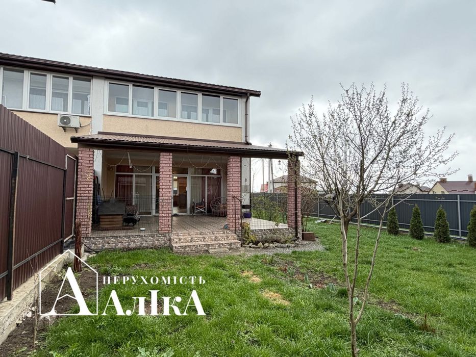 Продам чудовий 2-поверховий таунхаус з терасою та двориком