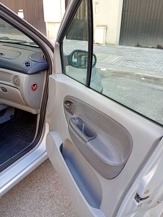 Renout Scenic 1.9 dci impecável de tudo ..pode trazer mecânico dá sua confiança