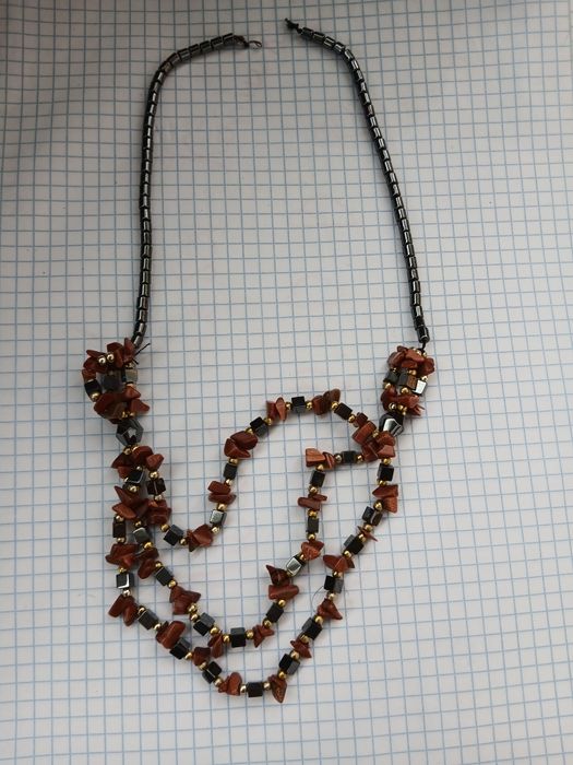 Винтажные красивые бусы из камня