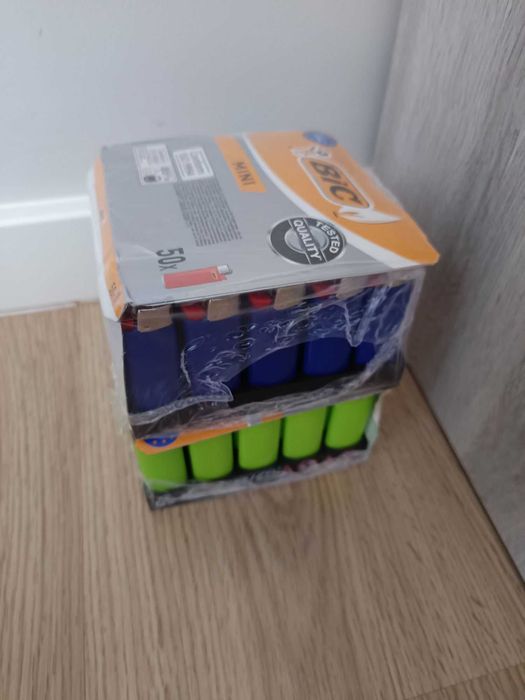 Conjunto de 50 isqueiros BIC