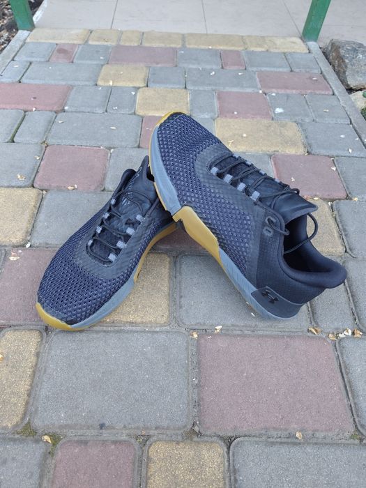 Кроссовки Under armour 43,5  / 44