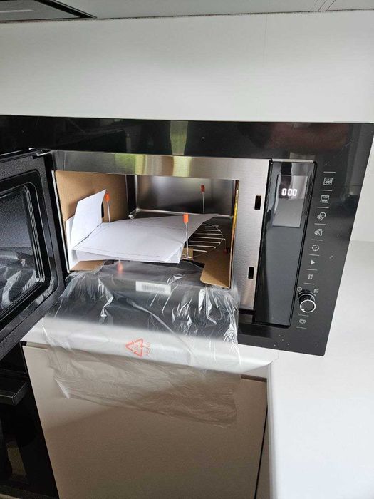 Kuchenka mikrofalowa Beko BMGB25333 czarna NOWA