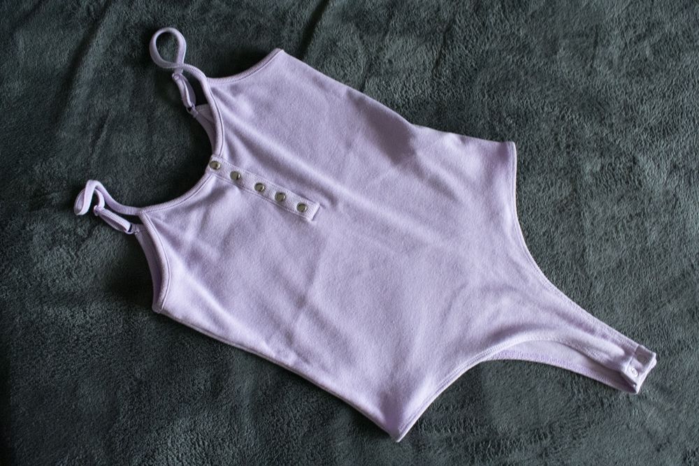 Liliowe body w prążki