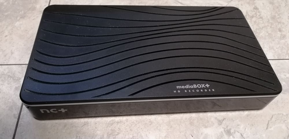 Dekoder media box z dyskiem twardym 500GB
