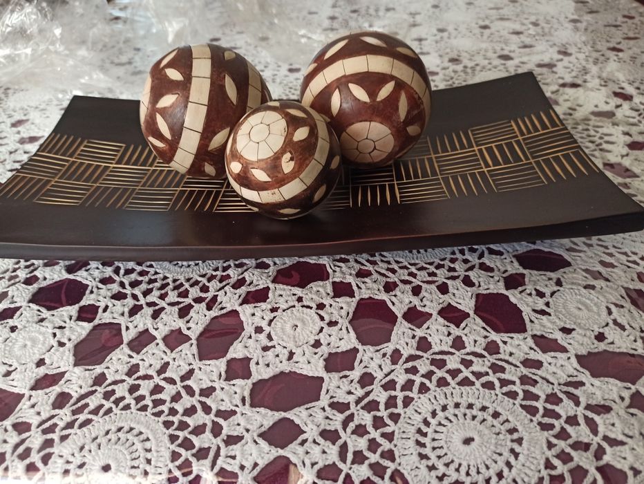 Prato decorativo em madeira 3 bolas -novo