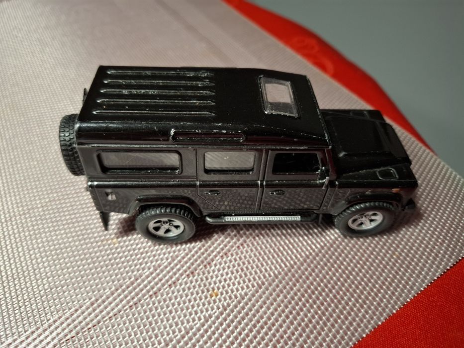 Land rover defender skala 1:31