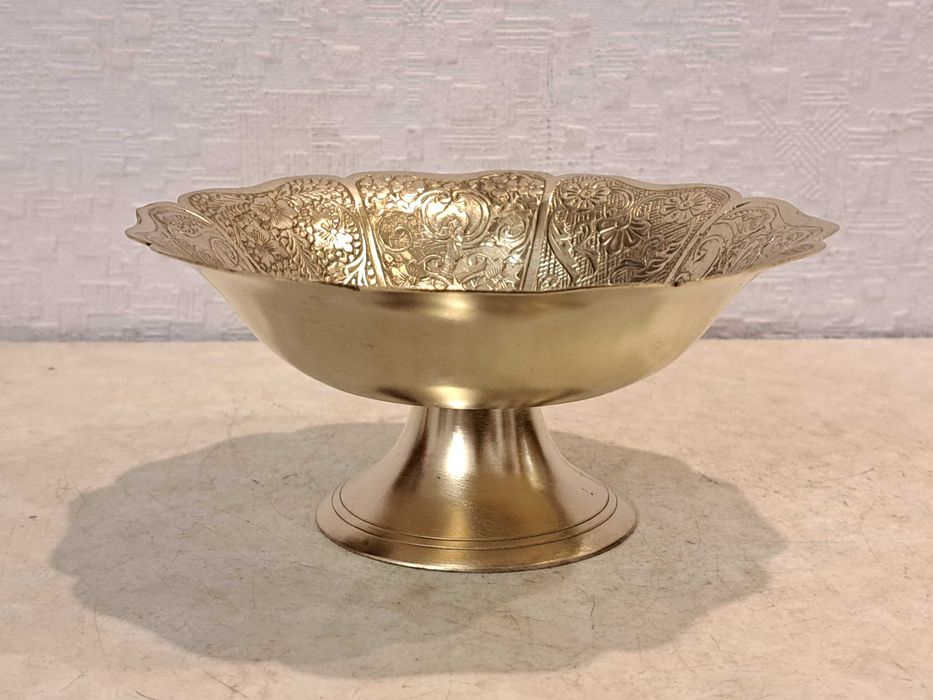 На подарок - бронзовая кофетница - латунь, бронза.