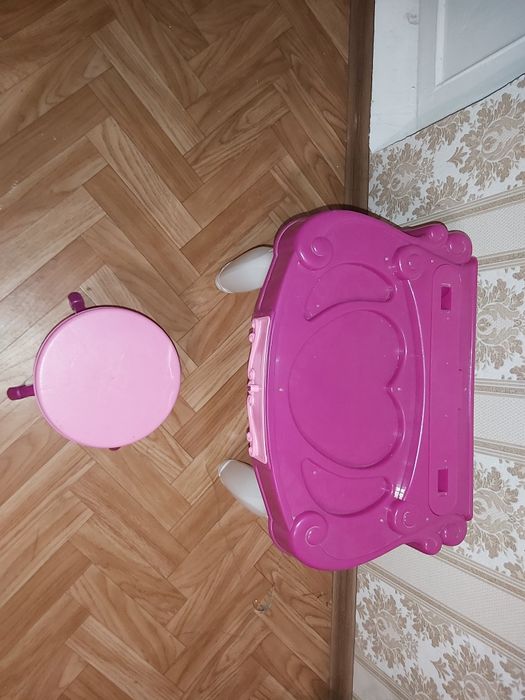 Трюмо детское с стульчиком