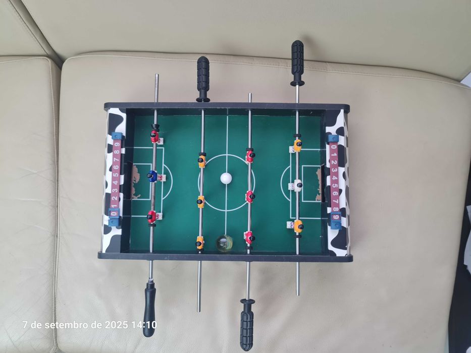 mini mesa de matraquilhos para criança
