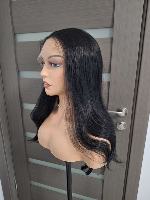 Peruca longa preta com renda frontal