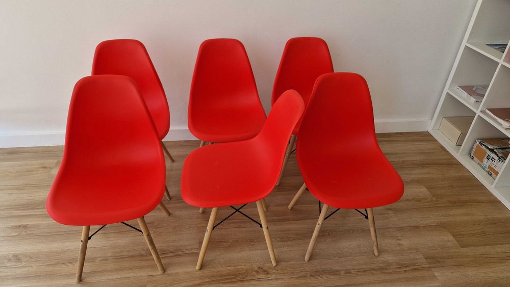 6 Cadeiras Vermelhas em Plástico Rígido – Sala ou Escritório