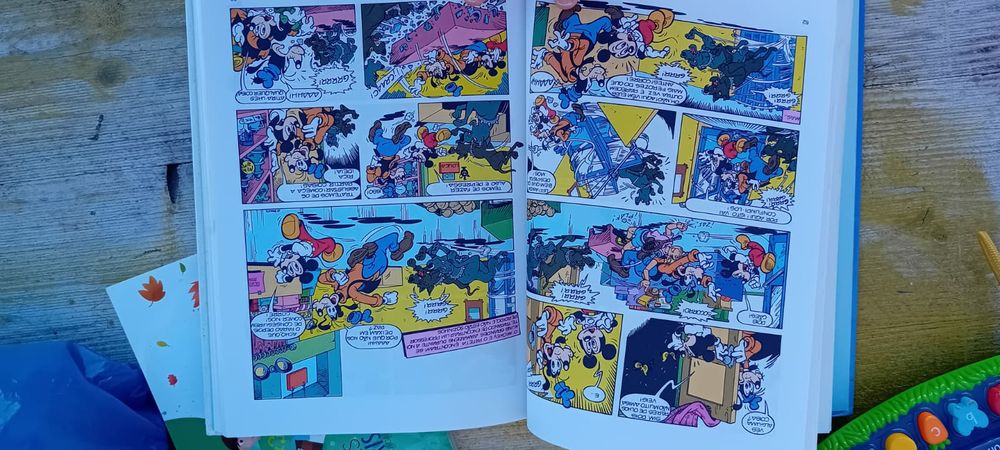 Livro banda desenhada Mickey Mouse e outro livro de histórias