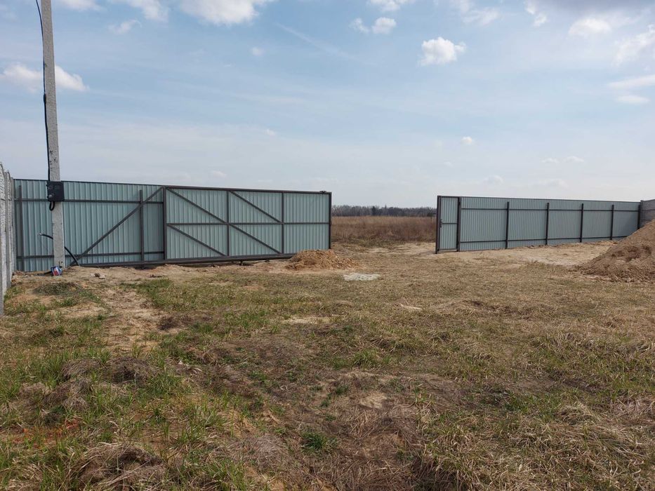 Продам ділянку с.Количівка 10км від Чернігова біля Десни, комунікації.