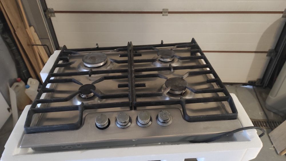 Sprzęt AGD, piekarnik, płyta gazowa, okap.