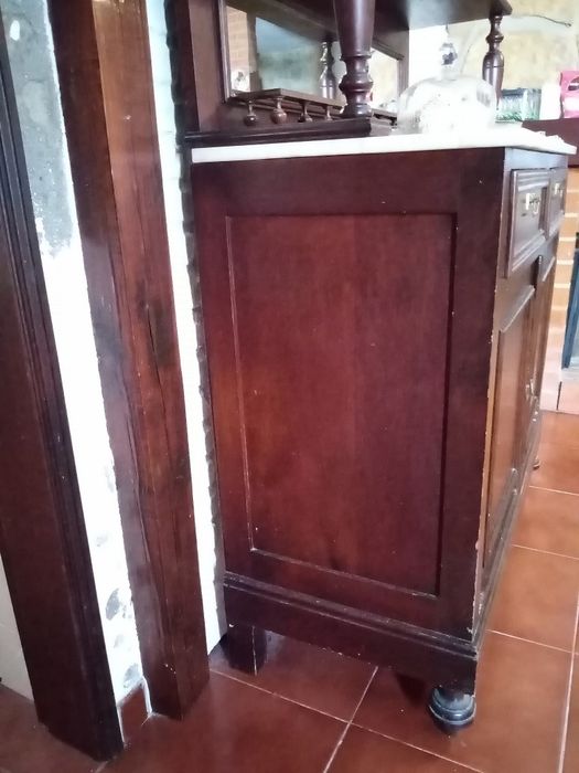 Móvel antigo de sala
