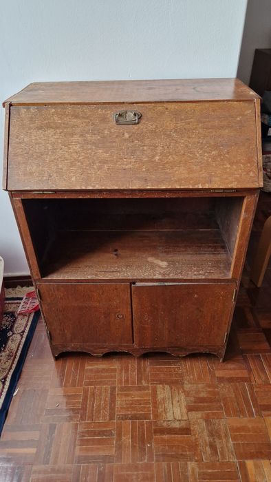 Escrivaninha de madeira