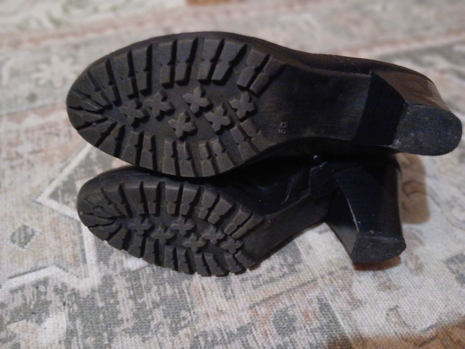 Віддам жіноче осіннє взуття C&A