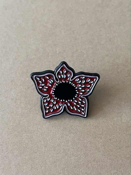 Przypinka Stranger Things demogorgon monster pin