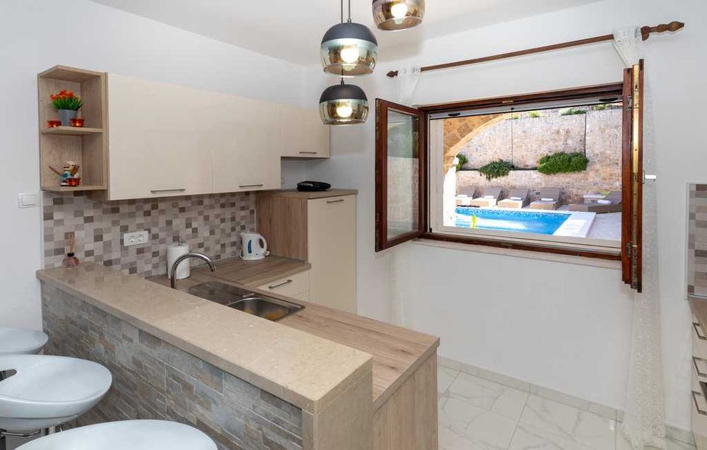 Wakacje, południe Chorwacji, dom z basenem dla 12 osób