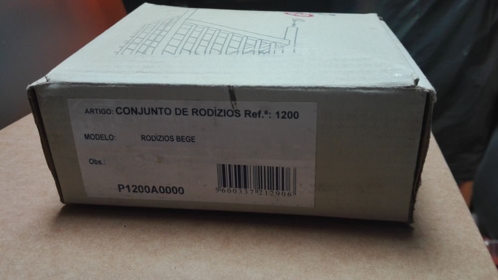 Conjunto rodizios beje