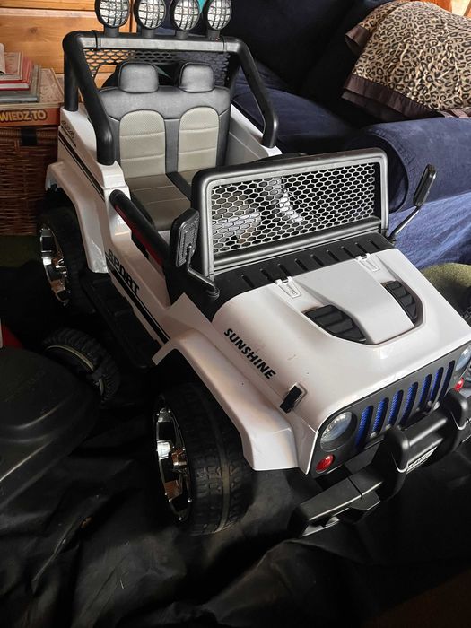 auto na akumulator, 2 dzieci, terenowe, wytrzymałe