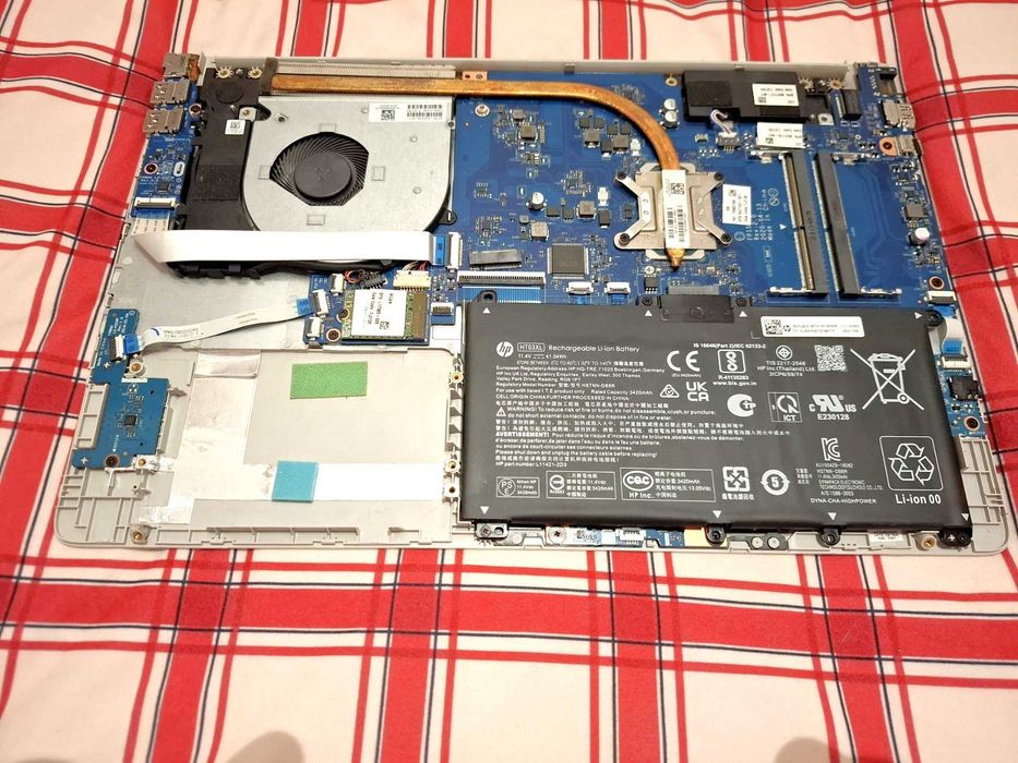 HP 250 G8  – Na części / Kadłubek + płyta procesor i5Core