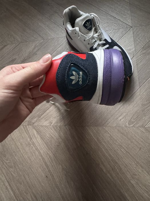Buty sportowe Adidas falcon W