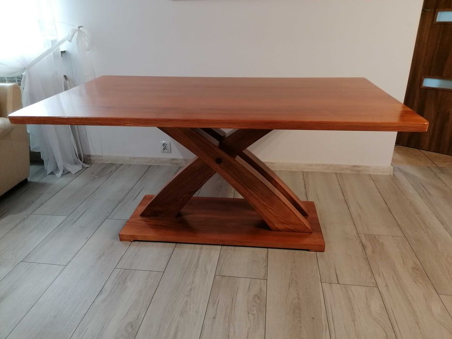 Piękny drewniany Jesionowy stół.